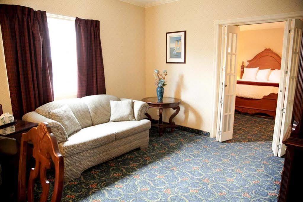 Albatross Hotel Gander Exterior foto